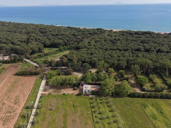 negozio in vendita a Castiglione della Pescaia in zona Rocchette