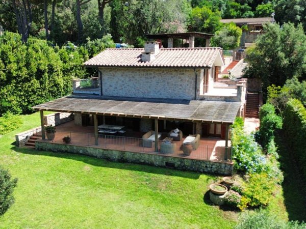 casa indipendente in vendita a Castiglione della Pescaia in zona Punta Ala