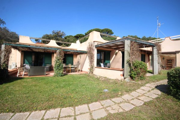 casa indipendente in vendita a Castiglione della Pescaia in zona Punta Ala
