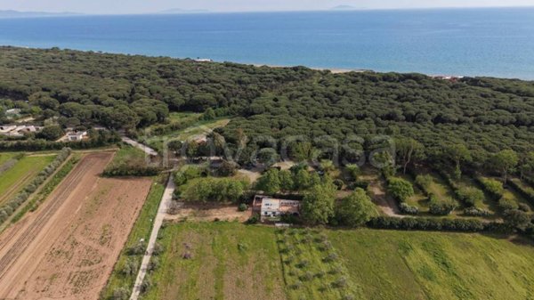 negozio in vendita a Castiglione della Pescaia in zona Rocchette
