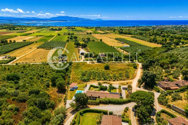 casa indipendente in vendita a Castiglione della Pescaia in zona Ampio