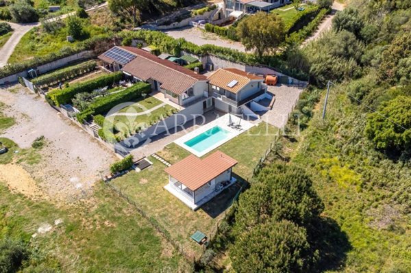 casa indipendente in vendita a Castiglione della Pescaia in zona Ampio