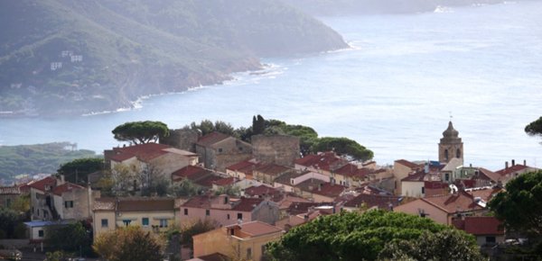 casa indipendente in vendita a Castiglione della Pescaia in zona Ampio