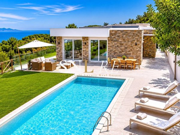 casa indipendente in vendita a Castiglione della Pescaia in zona Punta Ala