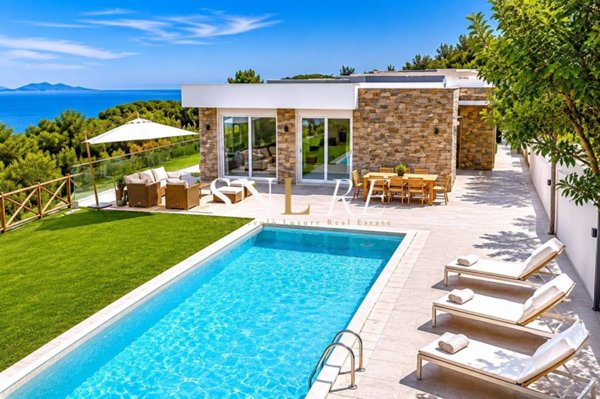 casa indipendente in vendita a Castiglione della Pescaia in zona Punta Ala