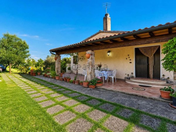 casa indipendente in vendita a Castiglione della Pescaia in zona Ampio