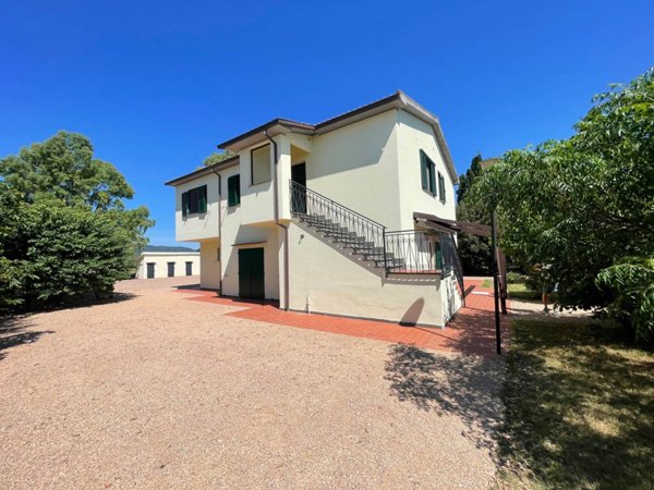 casa indipendente in vendita a Castiglione della Pescaia in zona Ampio