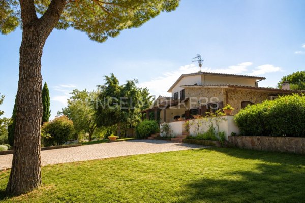 casa indipendente in vendita a Castiglione della Pescaia in zona Buriano
