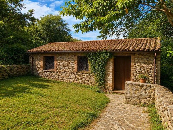 locale di sgombero in vendita a Castiglione della Pescaia in zona Vetulonia
