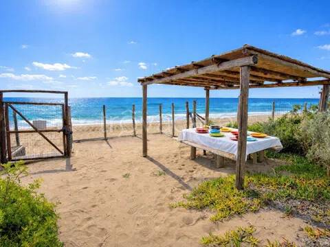 casa indipendente in vendita a Castiglione della Pescaia in zona Ampio