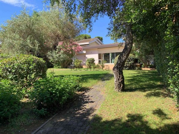 casa indipendente in vendita a Castiglione della Pescaia in zona Punta Ala