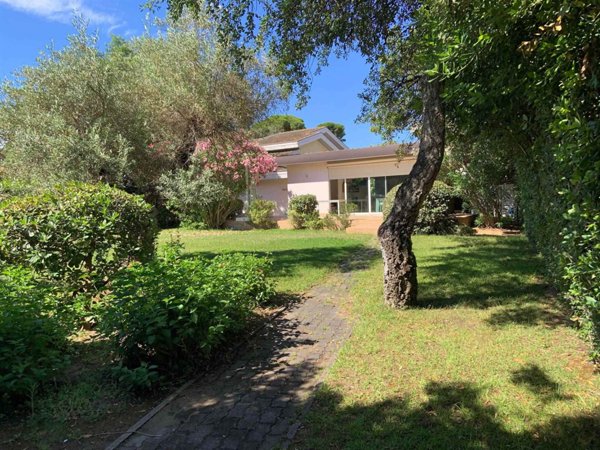 casa indipendente in vendita a Castiglione della Pescaia in zona Punta Ala