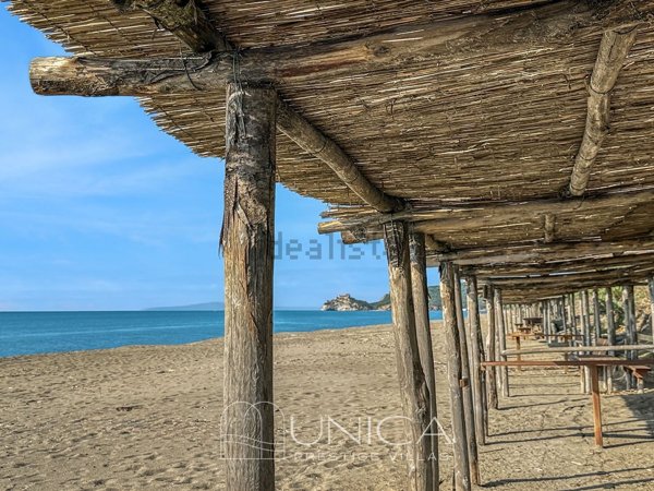 casa indipendente in vendita a Castiglione della Pescaia in zona Roccamare