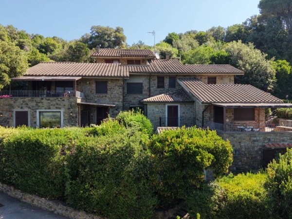 casa indipendente in vendita a Castiglione della Pescaia in zona Punta Ala