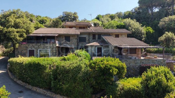casa indipendente in vendita a Castiglione della Pescaia in zona Punta Ala