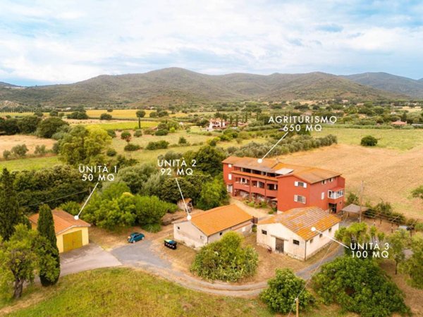 intera palazzina in vendita a Castiglione della Pescaia in zona Ampio