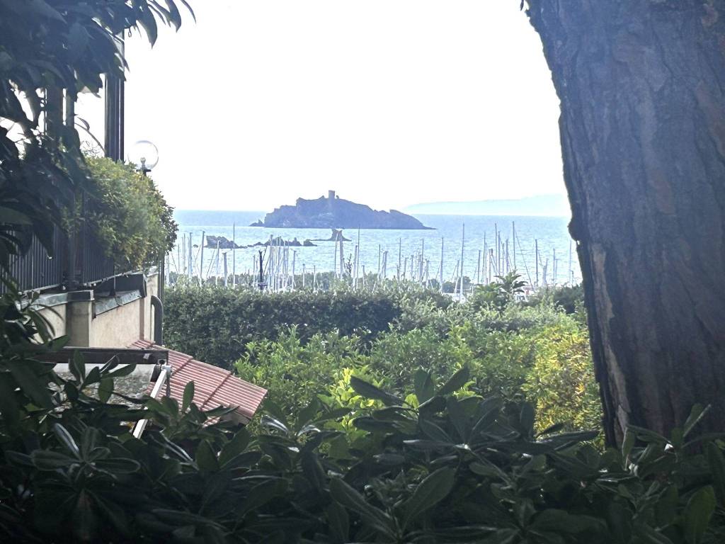 casa indipendente in vendita a Castiglione della Pescaia in zona Punta Ala
