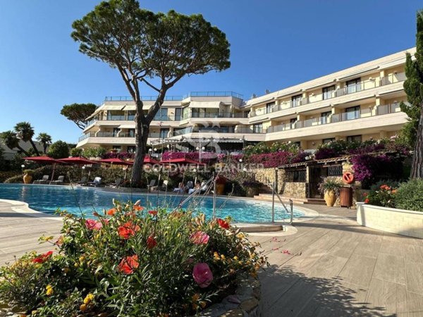 negozio in vendita a Castiglione della Pescaia in zona Punta Ala