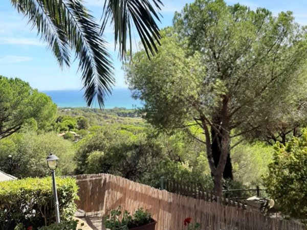 casa indipendente in vendita a Castiglione della Pescaia in zona Riva del Sole