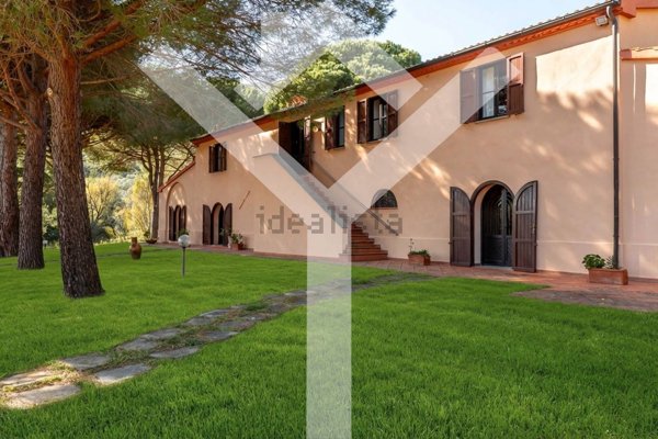 casa indipendente in vendita a Castiglione della Pescaia in zona Ampio