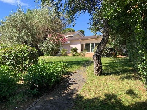 casa indipendente in vendita a Castiglione della Pescaia in zona Punta Ala