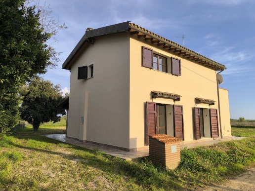 casa indipendente in vendita a Castiglione della Pescaia in zona Ampio