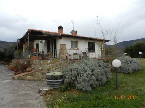 casa indipendente in vendita a Castiglione della Pescaia in zona Ampio