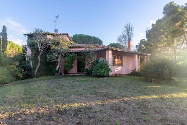 casa indipendente in vendita a Castiglione della Pescaia in zona Ampio