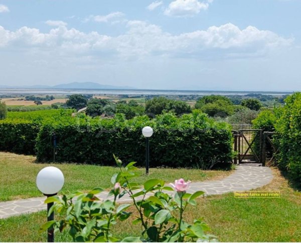 casa indipendente in vendita a Castiglione della Pescaia in zona Ampio
