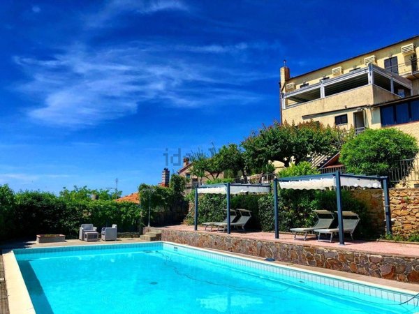 albergo in vendita a Castiglione della Pescaia in zona Vetulonia