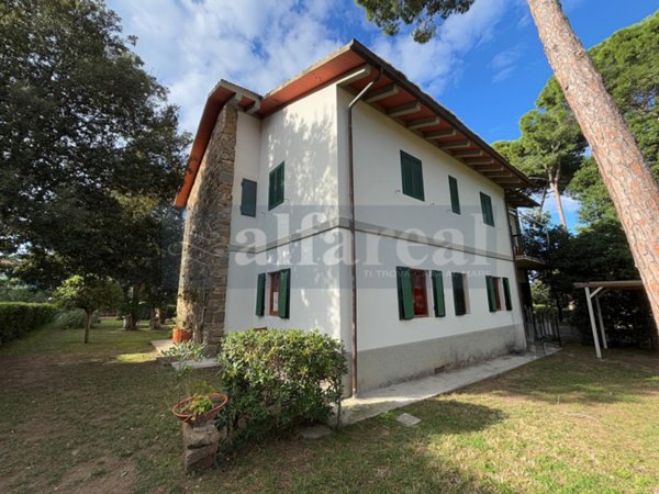 casa indipendente in vendita a Castiglione della Pescaia in zona Punta Ala