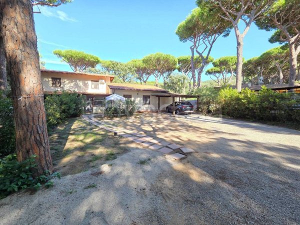 casa indipendente in vendita a Castiglione della Pescaia in zona Punta Ala