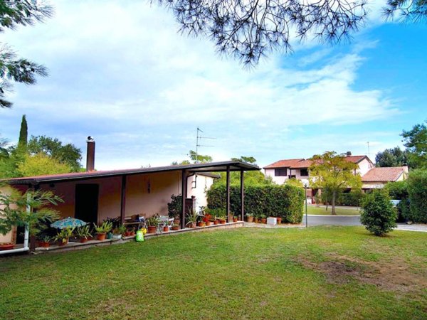 casa indipendente in vendita a Castiglione della Pescaia in zona Macchiascandona