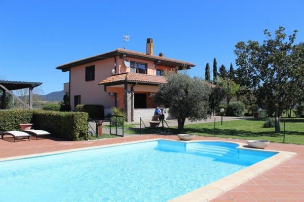 casa indipendente in vendita a Castiglione della Pescaia in zona Ampio