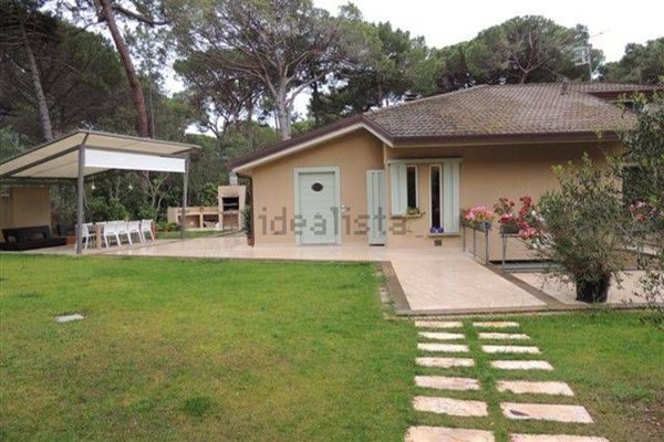 casa indipendente in vendita a Castiglione della Pescaia in zona Roccamare