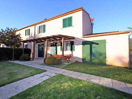 casa indipendente in vendita a Castiglione della Pescaia in zona Ampio