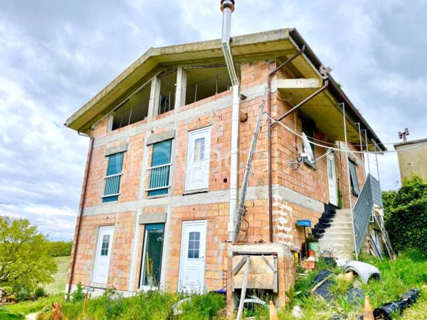 casa indipendente in vendita a Cinigiano in zona Sasso d'Ombrone