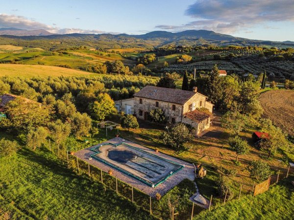 casa indipendente in vendita a Cinigiano in zona Porrona