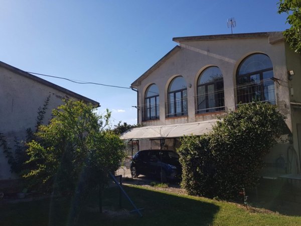 ufficio in vendita a Cinigiano in zona Porrona