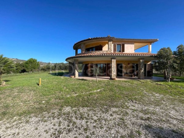 casa indipendente in vendita a Cinigiano