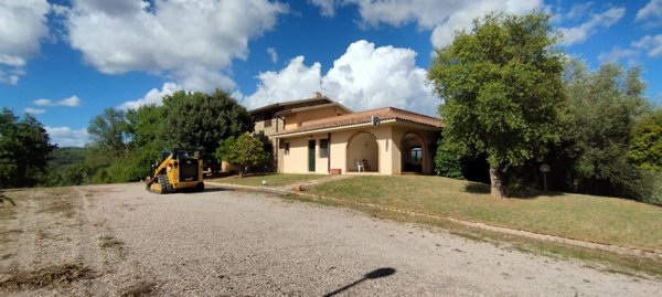 casa indipendente in vendita a Cinigiano in zona Sasso d'Ombrone