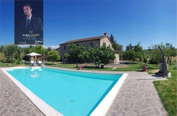 casa indipendente in vendita a Cinigiano