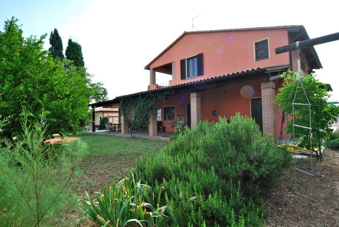 casa indipendente in vendita a Cinigiano