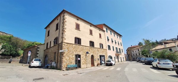 intera palazzina in vendita a Cinigiano in zona Monticello Amiata