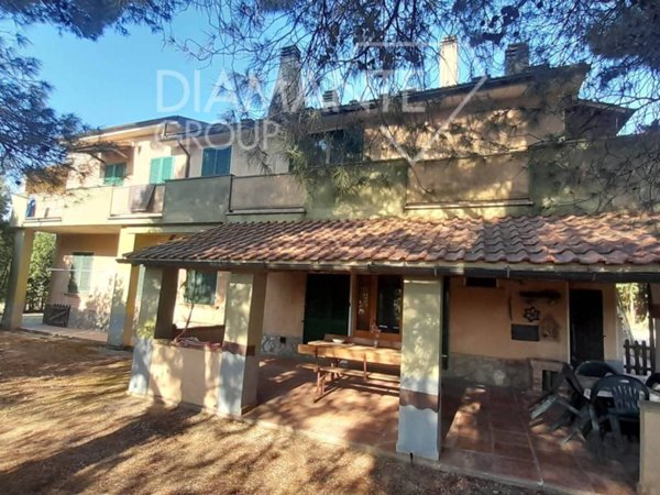 casa indipendente in vendita a Cinigiano