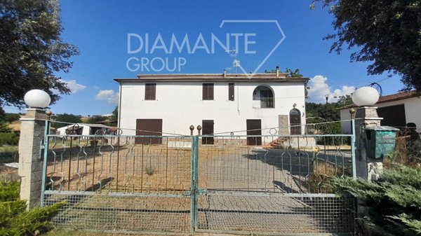casa indipendente in vendita a Cinigiano