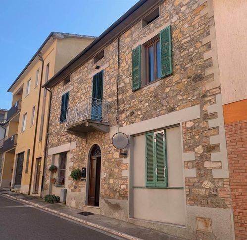 appartamento in vendita a Cinigiano in zona Sasso d'Ombrone