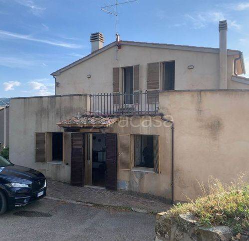 casa indipendente in vendita a Cinigiano in zona Monticello Amiata