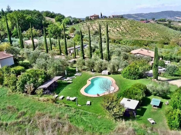 casa indipendente in vendita a Cinigiano