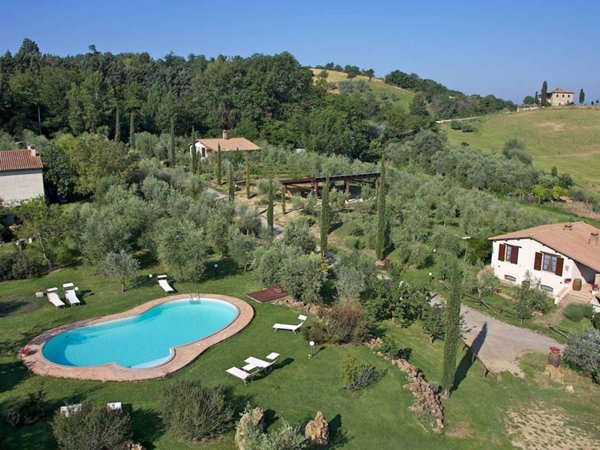 casa indipendente in vendita a Cinigiano